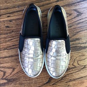1.STATE Waylan Slip-on Sneaker. Like-new!! ✨